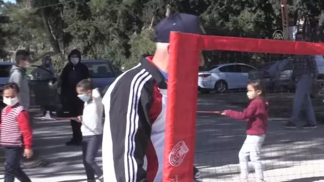 70 yaşındaki badmintoncu dünya şampiyonu olabilmek için ter döküyor 70 yaşındaki badmintoncu dünya şampiyonu olabilmek için ter döküyor