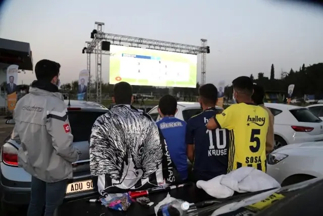 Açık havada derbi keyfine yoğun ilgi Açık havada derbi keyfine yoğun ilgi