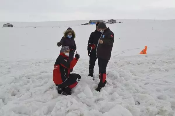 AFAD, Ağrı'da eğitim verdiği gönüllülerle çığ tatbikatı yaptı AFAD, Ağrı'da eğitim verdiği gönüllülerle çığ tatbikatı yaptı