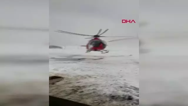 Ağrı'da kardan yolu kapanan köydeki hamile kadın ambulans helikopterle hastaneye yetiştirildi - Ağrı'da kardan yolu kapanan köydeki hamile kadın ambulans helikopterle hastaneye yetiştirildi -