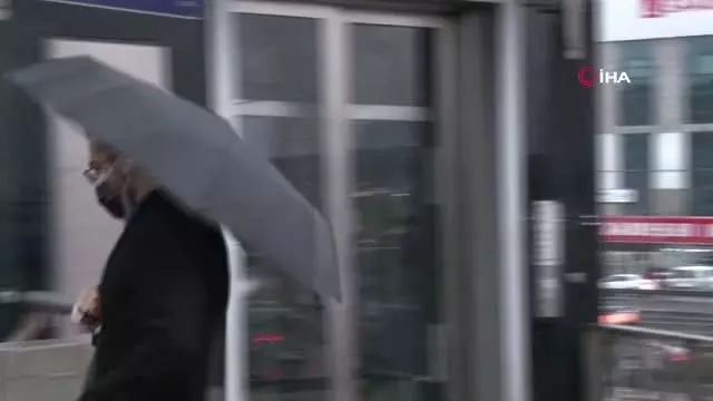 -Aniden bastıran yağmur ve dolu vatandaşlara zor anlar yaşattı -Aniden bastıran yağmur ve dolu vatandaşlara zor anlar yaşattı