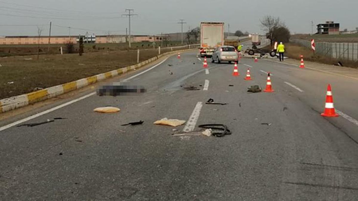 Aşırı hız sonucu feci kaza: 2 ölü, 1 yaralı