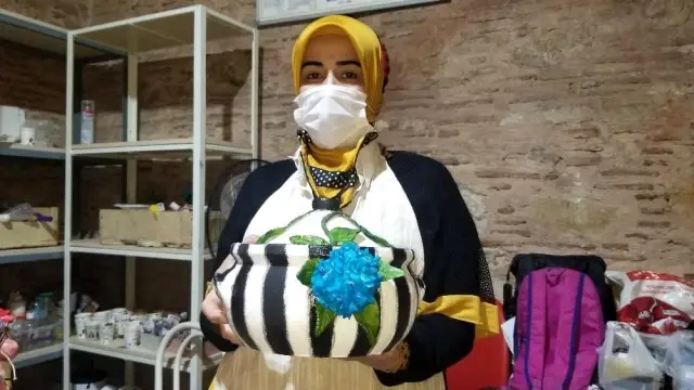 Atık malzemeleri sanat eserlerine dönüştürüyorlar