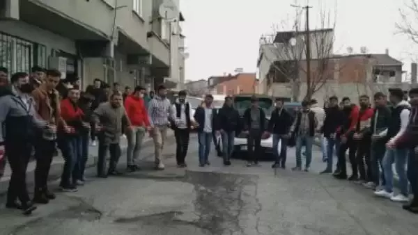 AVCILAR'DA SOSYAL MESAFESİZ ASKER EĞLENCESİ AVCILAR'DA SOSYAL MESAFESİZ ASKER EĞLENCESİ