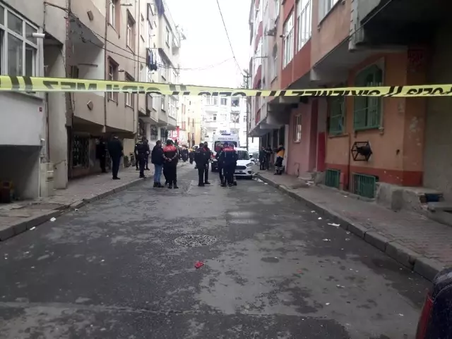 Bağcılar'da cinayet: 1 ölü, 1 yaralı Bağcılar'da cinayet: 1 ölü, 1 yaralı