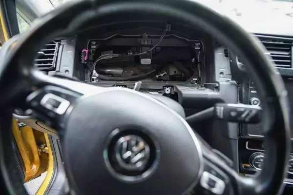 BAYRAMPAŞA'DA OTOMOBİLDEKİ 'HAYALET GÖSTERGE' PANELİNİ ÇALDILAR BAYRAMPAŞA'DA OTOMOBİLDEKİ 'HAYALET GÖSTERGE' PANELİNİ ÇALDILAR