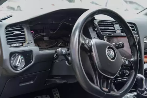 BAYRAMPAŞA'DA OTOMOBİLDEKİ 'HAYALET GÖSTERGE' PANELİNİ ÇALDILAR BAYRAMPAŞA'DA OTOMOBİLDEKİ 'HAYALET GÖSTERGE' PANELİNİ ÇALDILAR