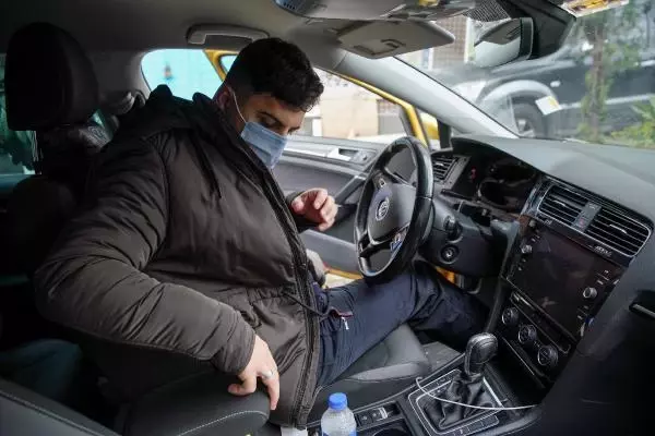 BAYRAMPAŞA'DA OTOMOBİLDEKİ 'HAYALET GÖSTERGE' PANELİNİ ÇALDILAR BAYRAMPAŞA'DA OTOMOBİLDEKİ 'HAYALET GÖSTERGE' PANELİNİ ÇALDILAR
