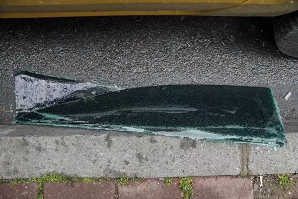 BAYRAMPAŞA'DA OTOMOBİLDEKİ 'HAYALET GÖSTERGE' PANELİNİ ÇALDILAR BAYRAMPAŞA'DA OTOMOBİLDEKİ 'HAYALET GÖSTERGE' PANELİNİ ÇALDILAR