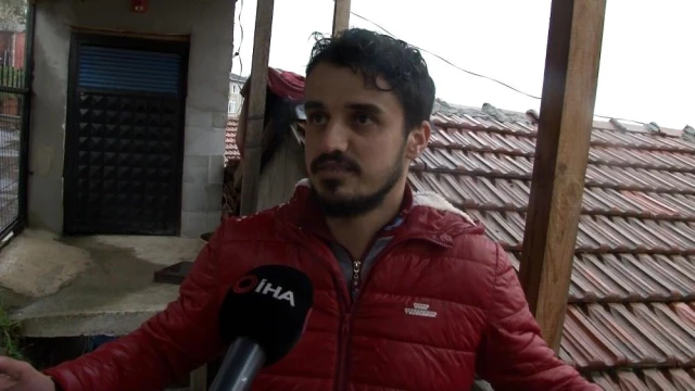 Beykoz'da çatıya yıldırım düştü, komşular seferber oldu