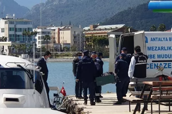 Bulunan cesedin kayıp oğluna ait olup olmadığının belirlenmesi için DNA örneği verdi Bulunan cesedin kayıp oğluna ait olup olmadığının belirlenmesi için DNA örneği verdi