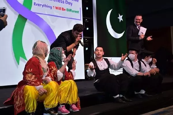 DHA'YA DÜNYA DOWN SENDROMLULAR GÜNÜ FARKINDALIK PLAKETİ DHA'YA DÜNYA DOWN SENDROMLULAR GÜNÜ FARKINDALIK PLAKETİ