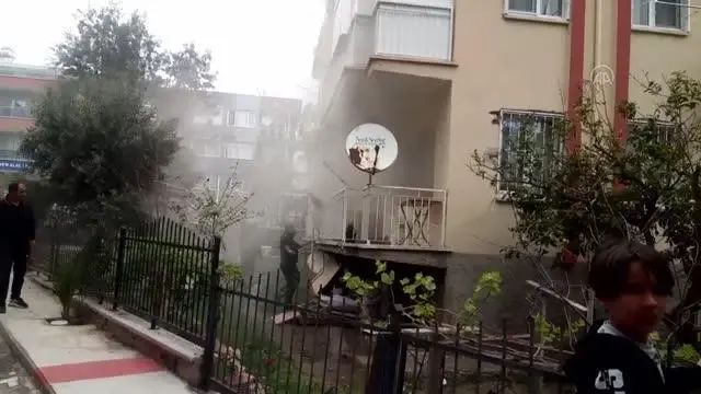 Didim'de evde çıkan yangında hasar oluştu Didim'de evde çıkan yangında hasar oluştu