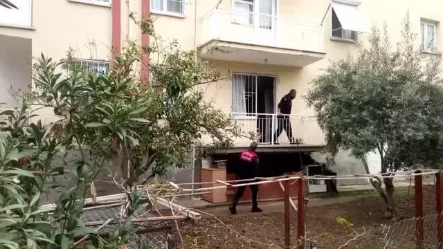 Didim'de evde çıkan yangında hasar oluştu Didim'de evde çıkan yangında hasar oluştu