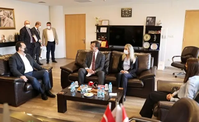 - Ekrem İmamoğlu'ndan Başkan Dutlulu'ya sürpriz ziyaret - Ekrem İmamoğlu'ndan Başkan Dutlulu'ya sürpriz ziyaret