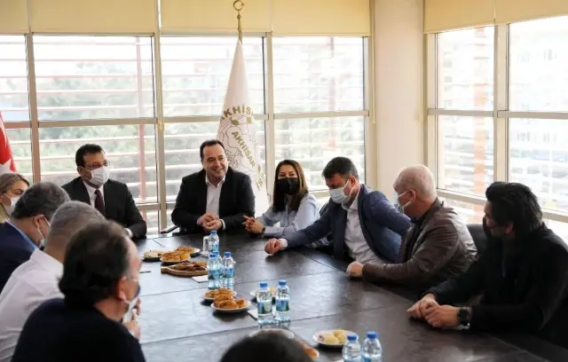 - Ekrem İmamoğlu'ndan Başkan Dutlulu'ya sürpriz ziyaret - Ekrem İmamoğlu'ndan Başkan Dutlulu'ya sürpriz ziyaret