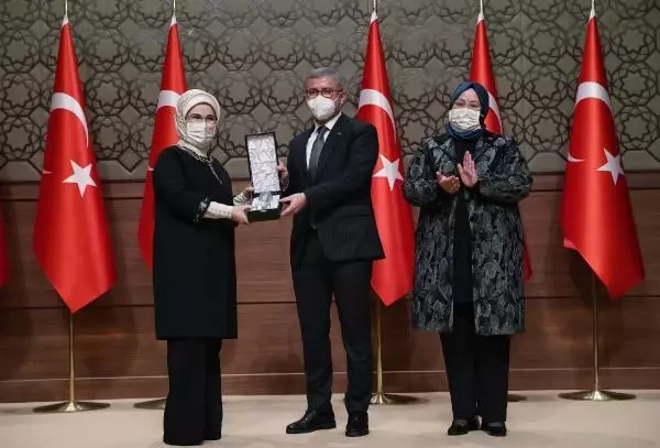 Emine Erdoğan: 'Engelli' kelimesini, eksiklikler olarak düşünmeyelim lütfen Emine Erdoğan: 'Engelli' kelimesini, eksiklikler olarak düşünmeyelim lütfen
