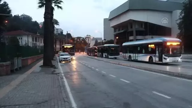 HES kodu göstermeden otobüse binmeye çalışan kişiye müdahale eden yolcu bıçakla yaralandı HES kodu göstermeden otobüse binmeye çalışan kişiye müdahale eden yolcu bıçakla yaralandı