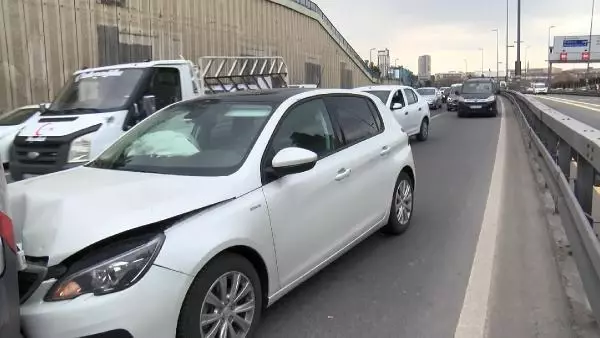 İstanbul'da trafiğin en büyük nedeni; tutanak tutmayı bilmiyorlar İstanbul'da trafiğin en büyük nedeni; tutanak tutmayı bilmiyorlar