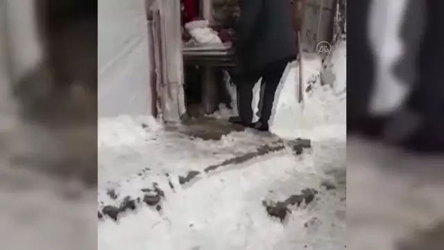 Son dakika haber: Kar ve tipi nedeniyle yolu kapanan köydeki hamile kadın için ambulans helikopter seferber oldu Son dakika haber: Kar ve tipi nedeniyle yolu kapanan köydeki hamile kadın için ambulans helikopter seferber oldu
