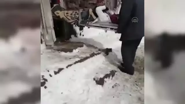 Son dakika haber: Kar ve tipi nedeniyle yolu kapanan köydeki hamile kadın için ambulans helikopter seferber oldu Son dakika haber: Kar ve tipi nedeniyle yolu kapanan köydeki hamile kadın için ambulans helikopter seferber oldu