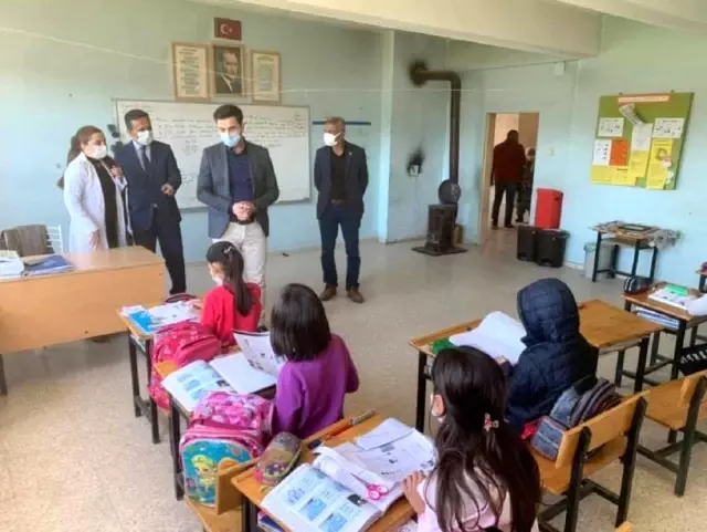 Kaymakam Kaya, Kırıklı İlkokulu'nu denetledi Kaymakam Kaya, Kırıklı İlkokulu'nu denetledi