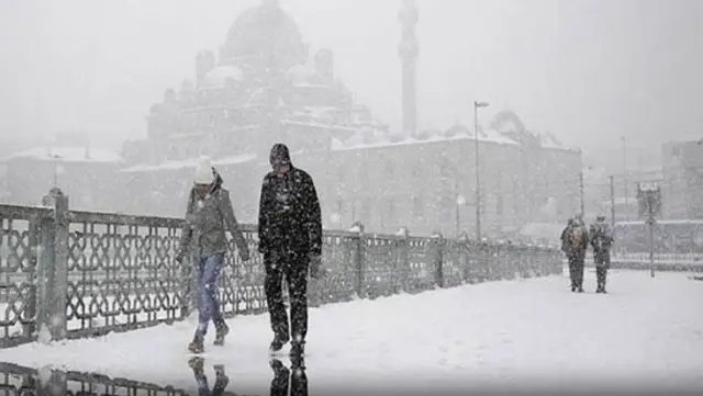 Meteoroloji bölge bölge uyardı; sağanak yağmur ve fırtına geliyor! İstanbul için kar sürprizi Meteoroloji bölge bölge uyardı; sağanak yağmur ve fırtına geliyor! İstanbul için kar sürprizi