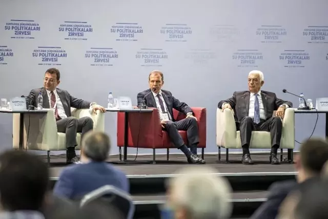 Seçer, İzmir'de düzenlenen 'Kentlerde Sürdürülebilir Su Politikaları Zirvesi'ne katıldı Seçer, İzmir'de düzenlenen 'Kentlerde Sürdürülebilir Su Politikaları Zirvesi'ne katıldı