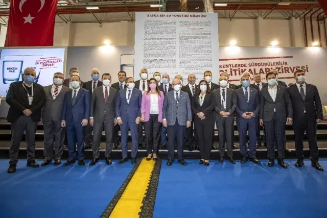 Seçer, İzmir'de düzenlenen 'Kentlerde Sürdürülebilir Su Politikaları Zirvesi'ne katıldı Seçer, İzmir'de düzenlenen 'Kentlerde Sürdürülebilir Su Politikaları Zirvesi'ne katıldı