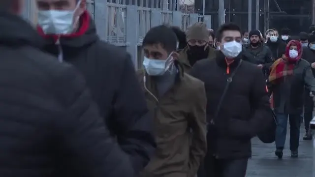 İstanbul'da sokağa çıkma kısıtlamasının sona ermesiyle trafik yoğunluğu arttı İstanbul'da sokağa çıkma kısıtlamasının sona ermesiyle trafik yoğunluğu arttı