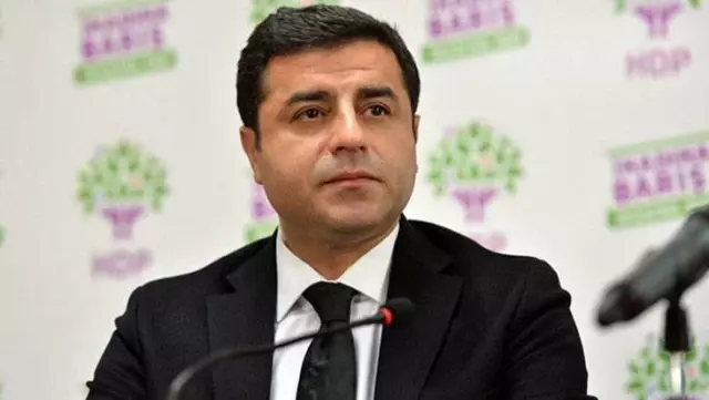Son Dakika: Selahattin Demirtaş'a 'Cumhurbaşkanı'na hakaret' suçundan 3 yıl 6 ay hapis Son Dakika: Selahattin Demirtaş'a 'Cumhurbaşkanı'na hakaret' suçundan 3 yıl 6 ay hapis