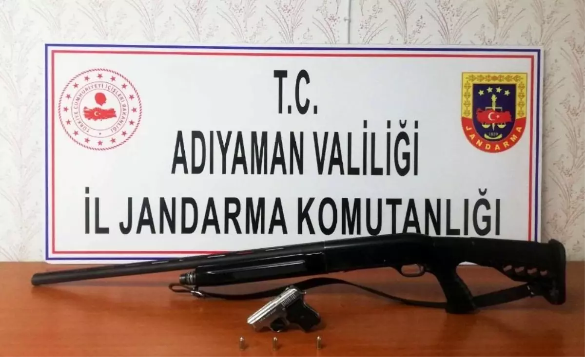Son dakika haberi: Şüpheli şahsın üzerinden tabanca ve tüfek ele geçirildi 1 supheli sahsin uzerinden tabanca ve tufek ele 14012434 amp