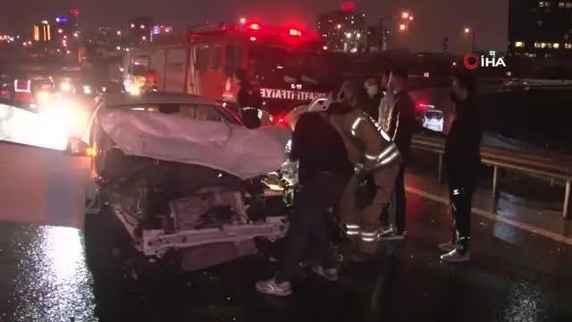 TEM Otoyolu'nda kaza: 3 yaralı TEM Otoyolu'nda kaza: 3 yaralı