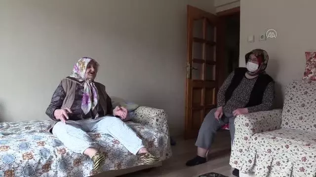 Son dakika haberleri | 106 yıllık ömründe iki salgın dönemini yaşayan Safiye nine, fedakar sağlıkçılara duacı Son dakika haberleri | 106 yıllık ömründe iki salgın dönemini yaşayan Safiye nine, fedakar sağlıkçılara duacı