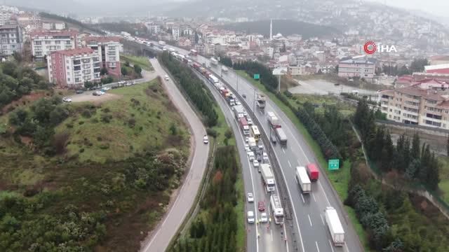 4 kisinin yaralandigi zincirleme trafik kazas 2 14015100 o
