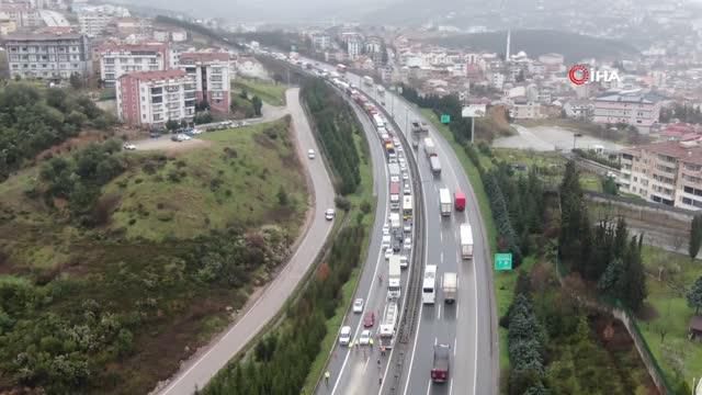 4 kisinin yaralandigi zincirleme trafik kazas 3 14015100 o