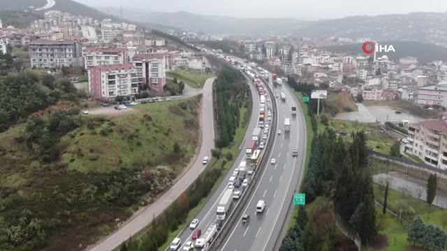 4 kisinin yaralandigi zincirleme trafik kazas 4 14015100 o