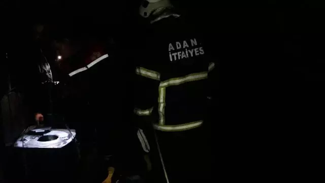 Adana'nın Kozan ilçesinde müstakil bir evde henüz belirlenemeyen bir nedenle patlama meydana geldi. Adana'nın Kozan ilçesinde müstakil bir evde henüz belirlenemeyen bir nedenle patlama meydana geldi.