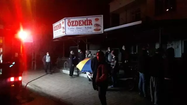 Adana'nın Kozan ilçesinde müstakil bir evde henüz belirlenemeyen bir nedenle patlama meydana geldi. Adana'nın Kozan ilçesinde müstakil bir evde henüz belirlenemeyen bir nedenle patlama meydana geldi.