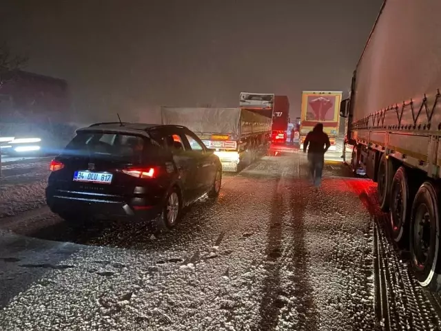Afyonkarahisar-Antalya karayolu kar nedeniyle ulaşıma kapandı Afyonkarahisar-Antalya karayolu kar nedeniyle ulaşıma kapandı