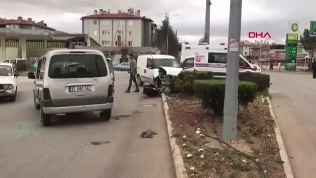 Son dakika... AFYONKARAHİSAR Dinar'da kaza: 3 yaralı Son dakika... AFYONKARAHİSAR Dinar'da kaza: 3 yaralı