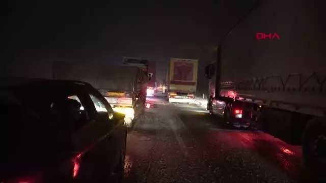 AFYONKARAHİSAR Kar nedeniyle Afyonkarahisar- Antalya karayolu ulaşıma kapandı AFYONKARAHİSAR Kar nedeniyle Afyonkarahisar- Antalya karayolu ulaşıma kapandı