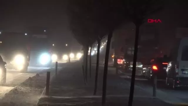 AFYONKARAHİSAR Kar nedeniyle Afyonkarahisar- Antalya karayolu ulaşıma kapandı AFYONKARAHİSAR Kar nedeniyle Afyonkarahisar- Antalya karayolu ulaşıma kapandı