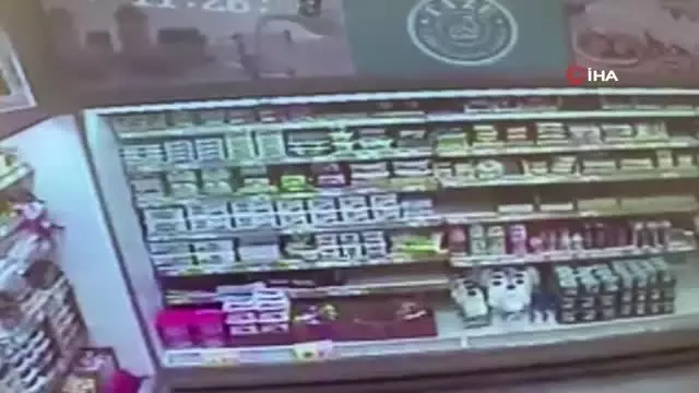 Alışveriş yapıyor gibi hırsızlık yaptı, sepeti doldurup kaçtı Alışveriş yapıyor gibi hırsızlık yaptı, sepeti doldurup kaçtı