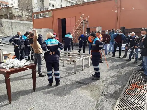 Bağcılar'da uygulamalı arama kurtarma eğitimi yapıldı Bağcılar'da uygulamalı arama kurtarma eğitimi yapıldı