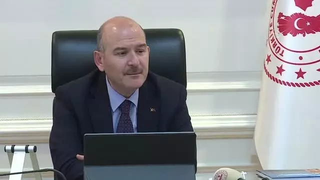 Bakan Soylu, Türkiye'nin trafik kazalarında can kaybının yüzde 50 azaltılması hedefini yakaladığını açıkladı (1) Bakan Soylu, Türkiye'nin trafik kazalarında can kaybının yüzde 50 azaltılması hedefini yakaladığını açıkladı (1)