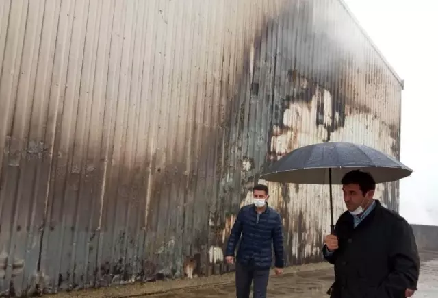Hüyük Belediye Başkanı Çiğdem yangında zarar gören besihaneyi inceledi Hüyük Belediye Başkanı Çiğdem yangında zarar gören besihaneyi inceledi