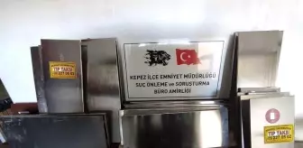 Kepez İlçe Emniyet Müdürlüğü: Belediyeye ait 39 adet krom kapağı çalan şüpheli tutuklandı Kepez İlçe Emniyet Müdürlüğü: Belediyeye ait 39 adet krom kapağı çalan şüpheli tutuklandı