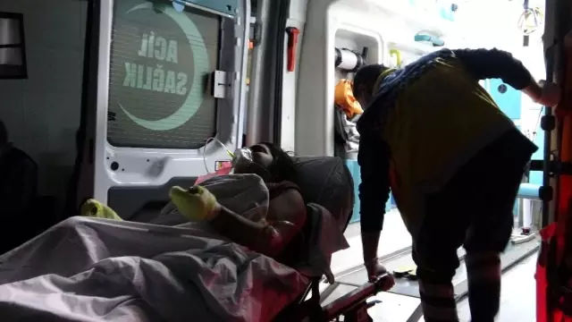 Benzinle sobayı yakarken ev alev aldı: 3'ü ağır 4 yaralı Benzinle sobayı yakarken ev alev aldı: 3'ü ağır 4 yaralı