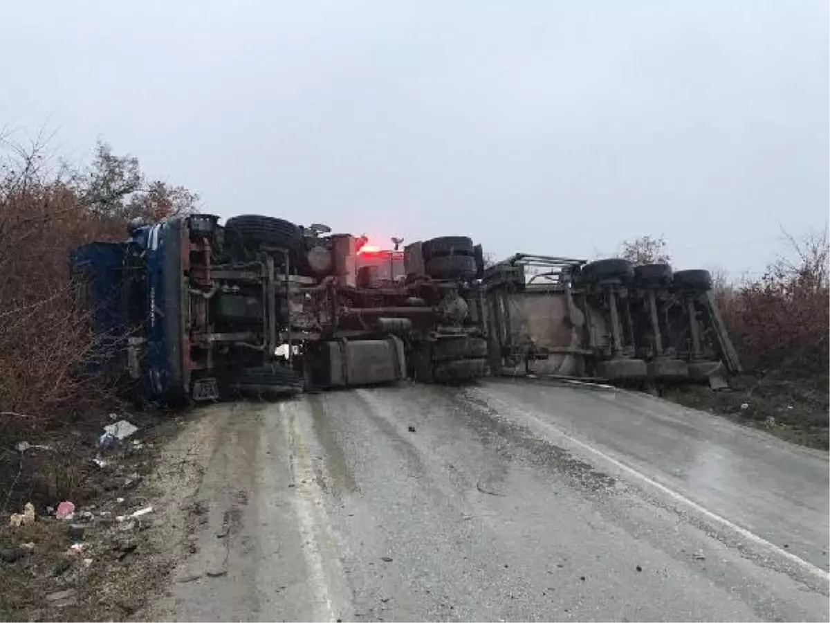 Bilecik'te devrilen tankerin sürücüsü yaralandı